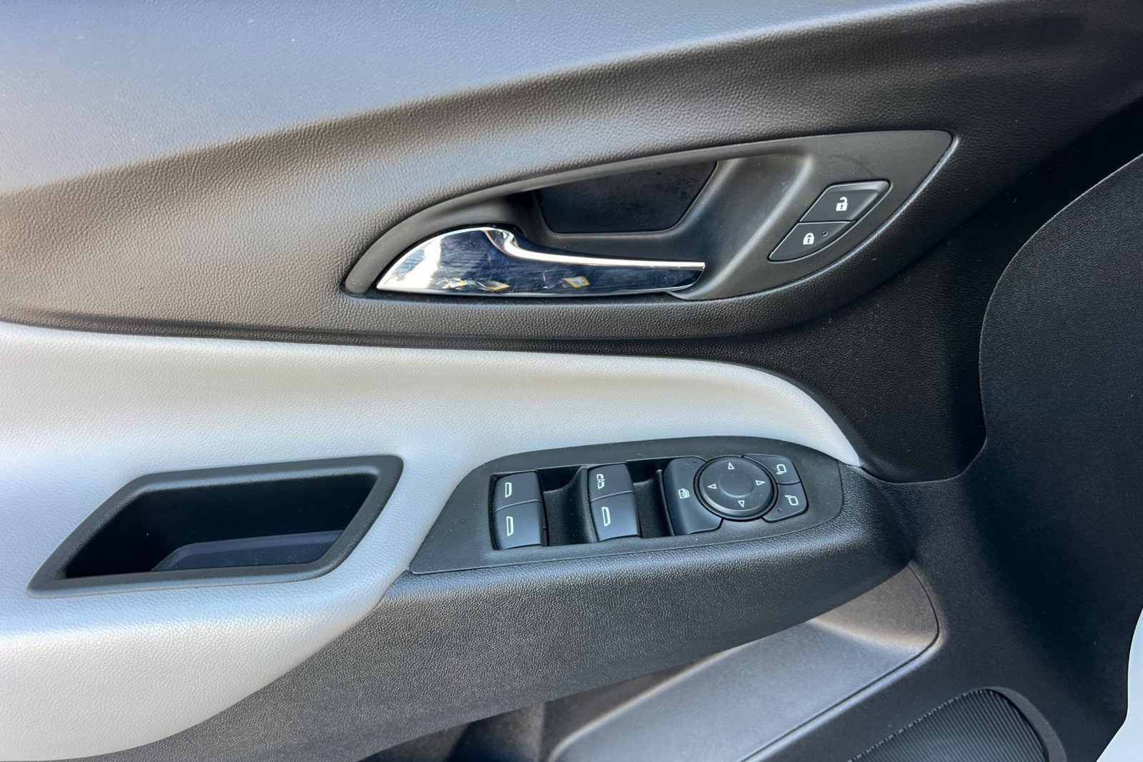 2022 Chevrolet Equinox LS - Photo 12