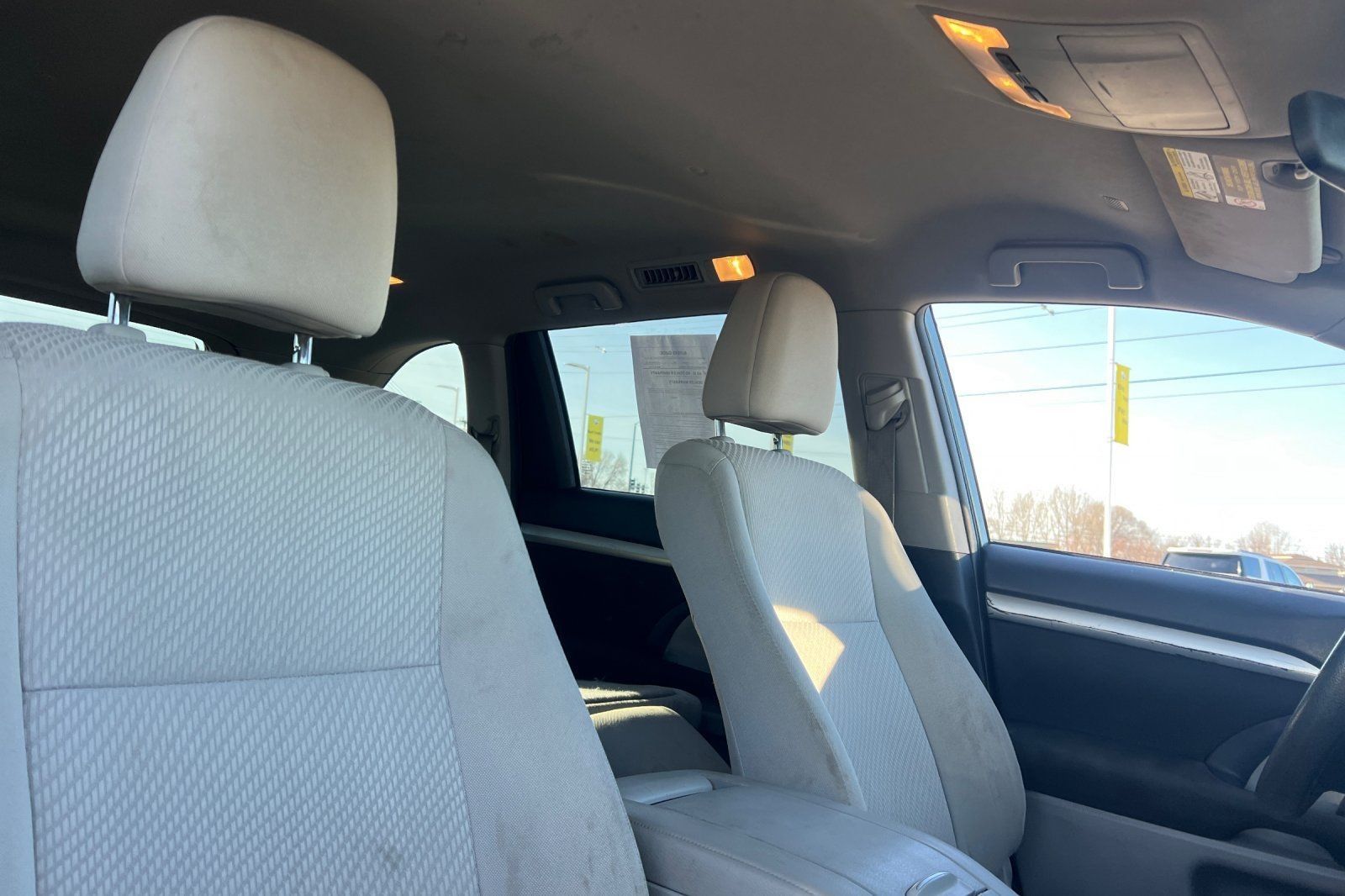 2019 Toyota Highlander LE - Photo 15