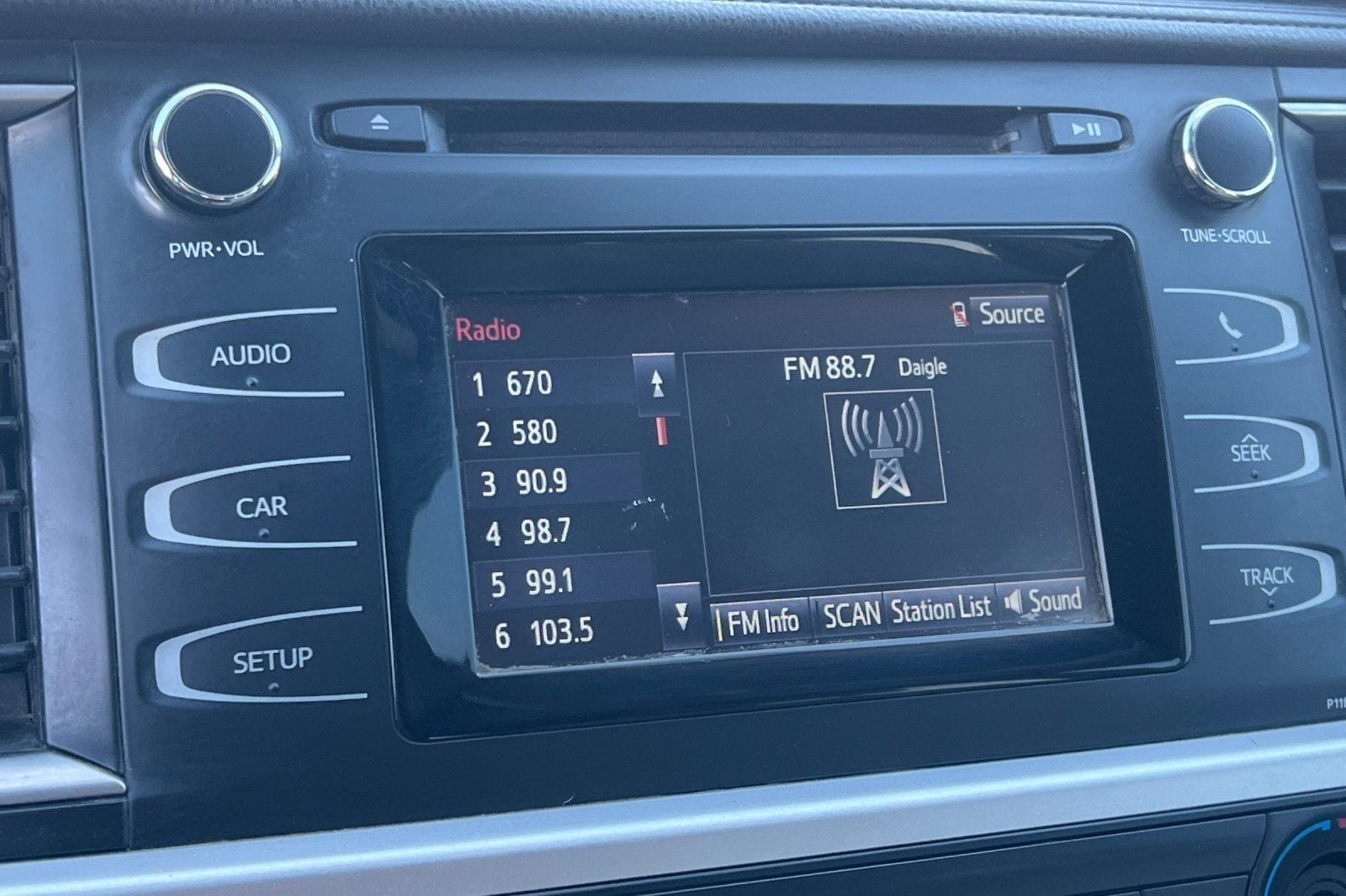 2019 Toyota Highlander LE - Photo 16