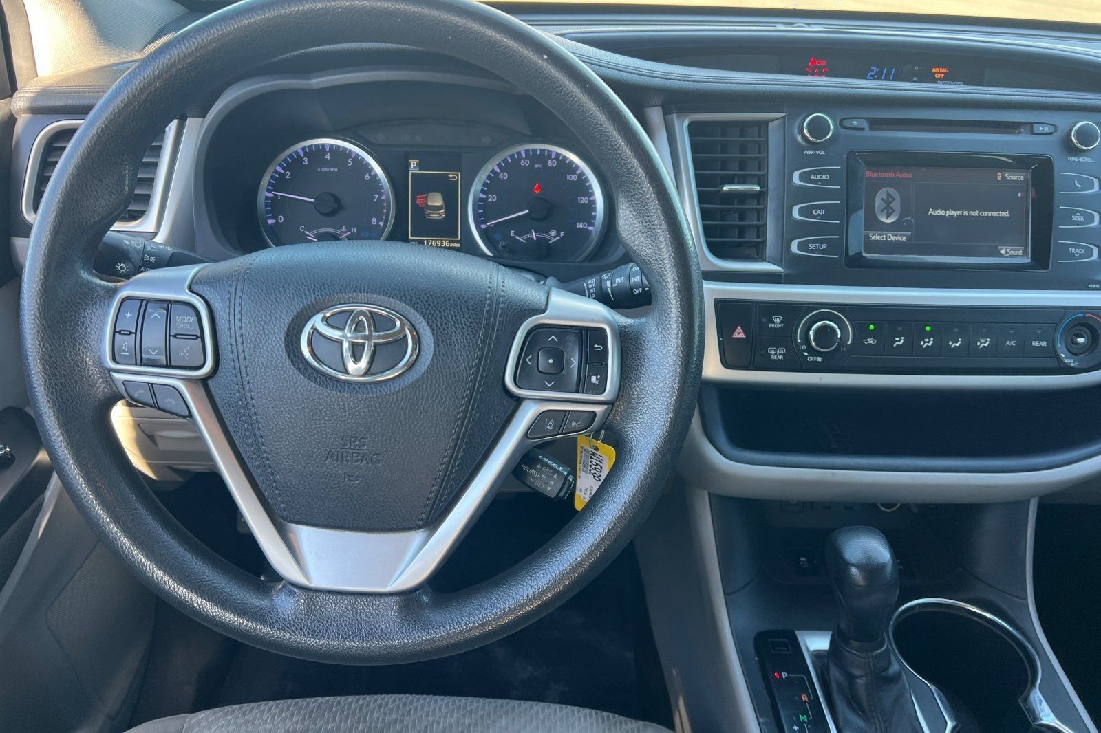 2019 Toyota Highlander LE - Photo 11