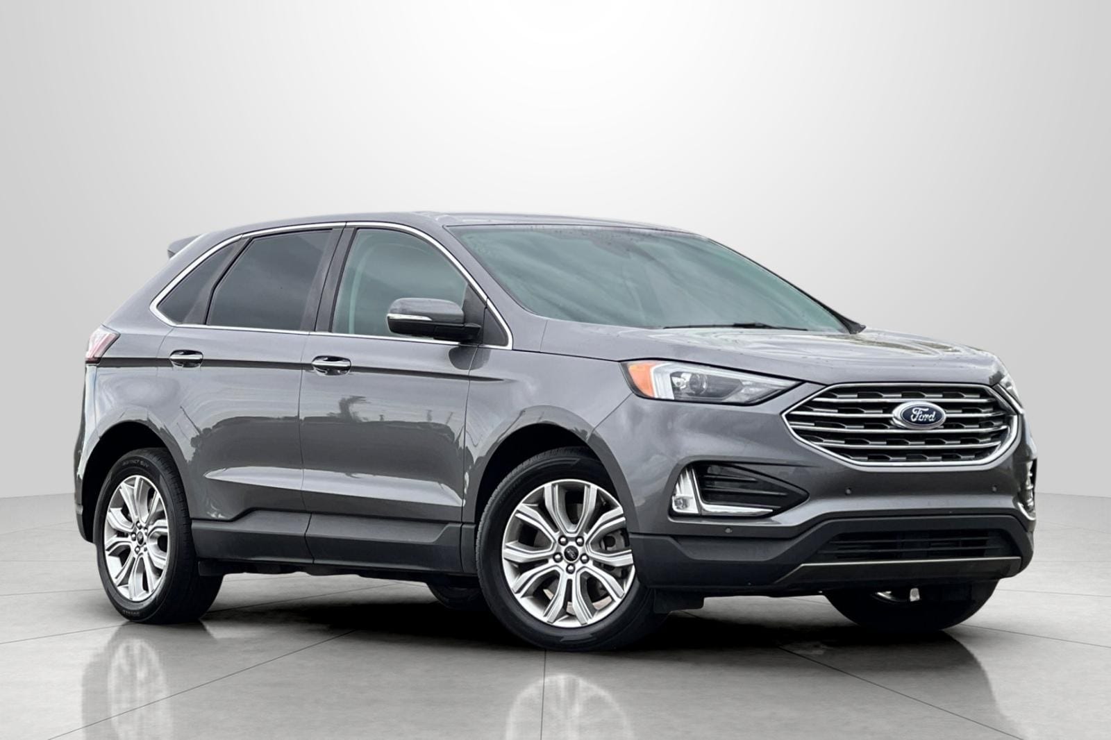 2023 Ford Edge Titanium's photo