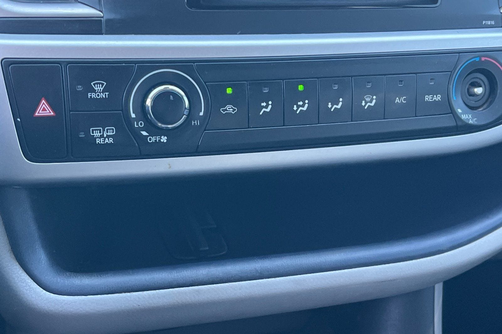 2019 Toyota Highlander LE - Photo 19
