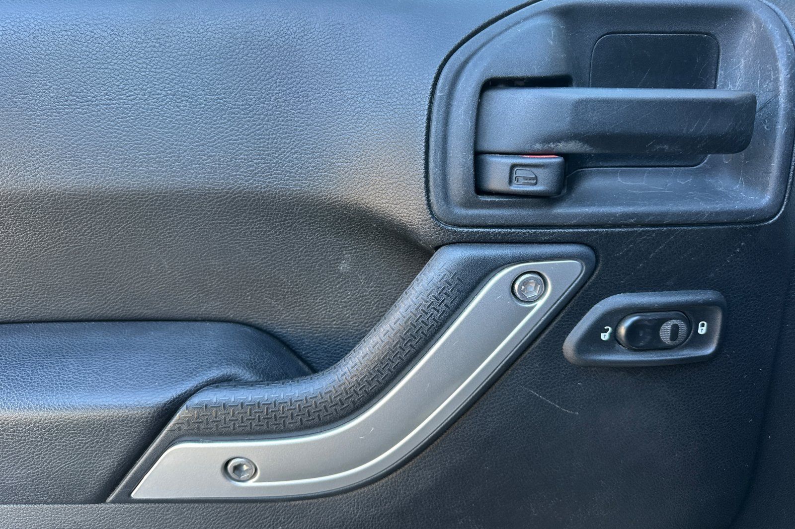 2014 Jeep Wrangler Unlimited Sahara - Photo 11