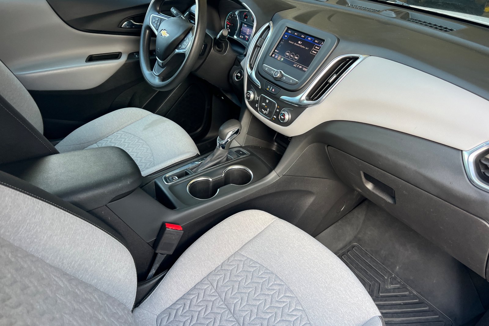 2022 Chevrolet Equinox LS - Photo 15