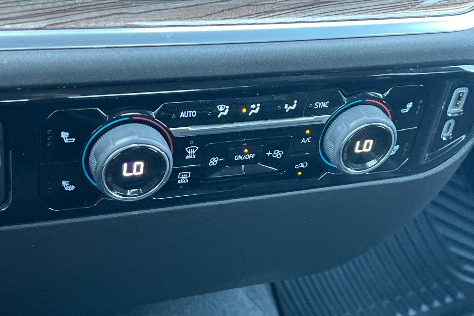 2025 Chevrolet Silverado 3500HD LT - Photo 22