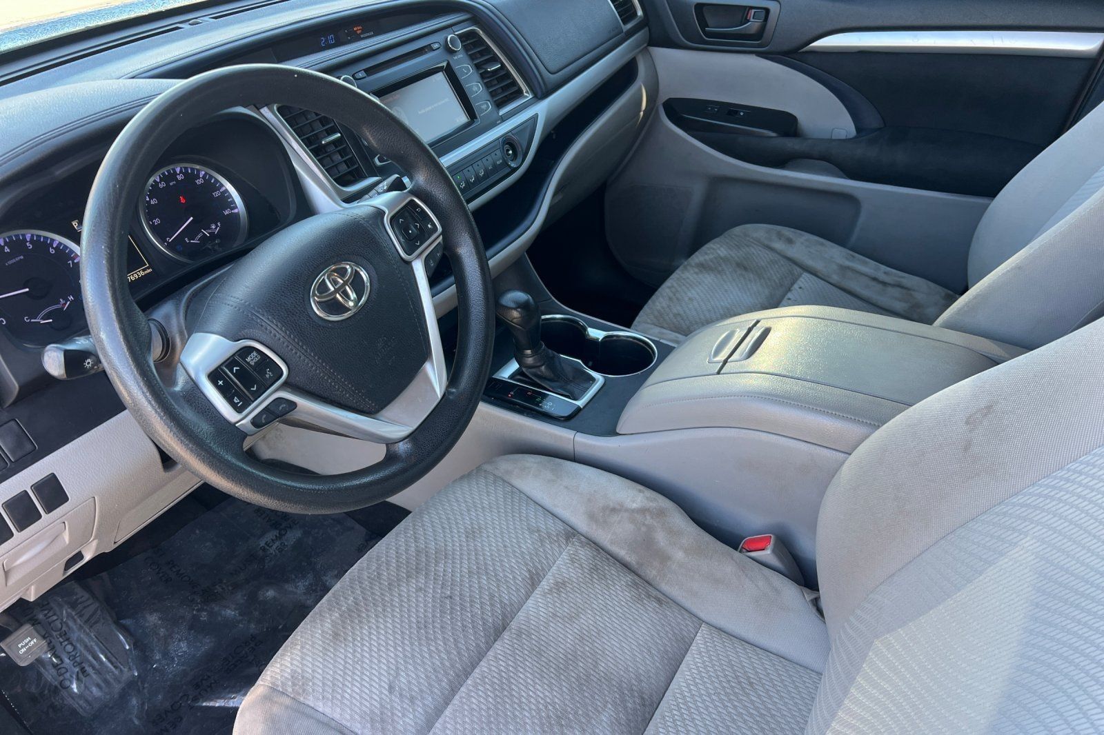 2019 Toyota Highlander LE - Photo 7