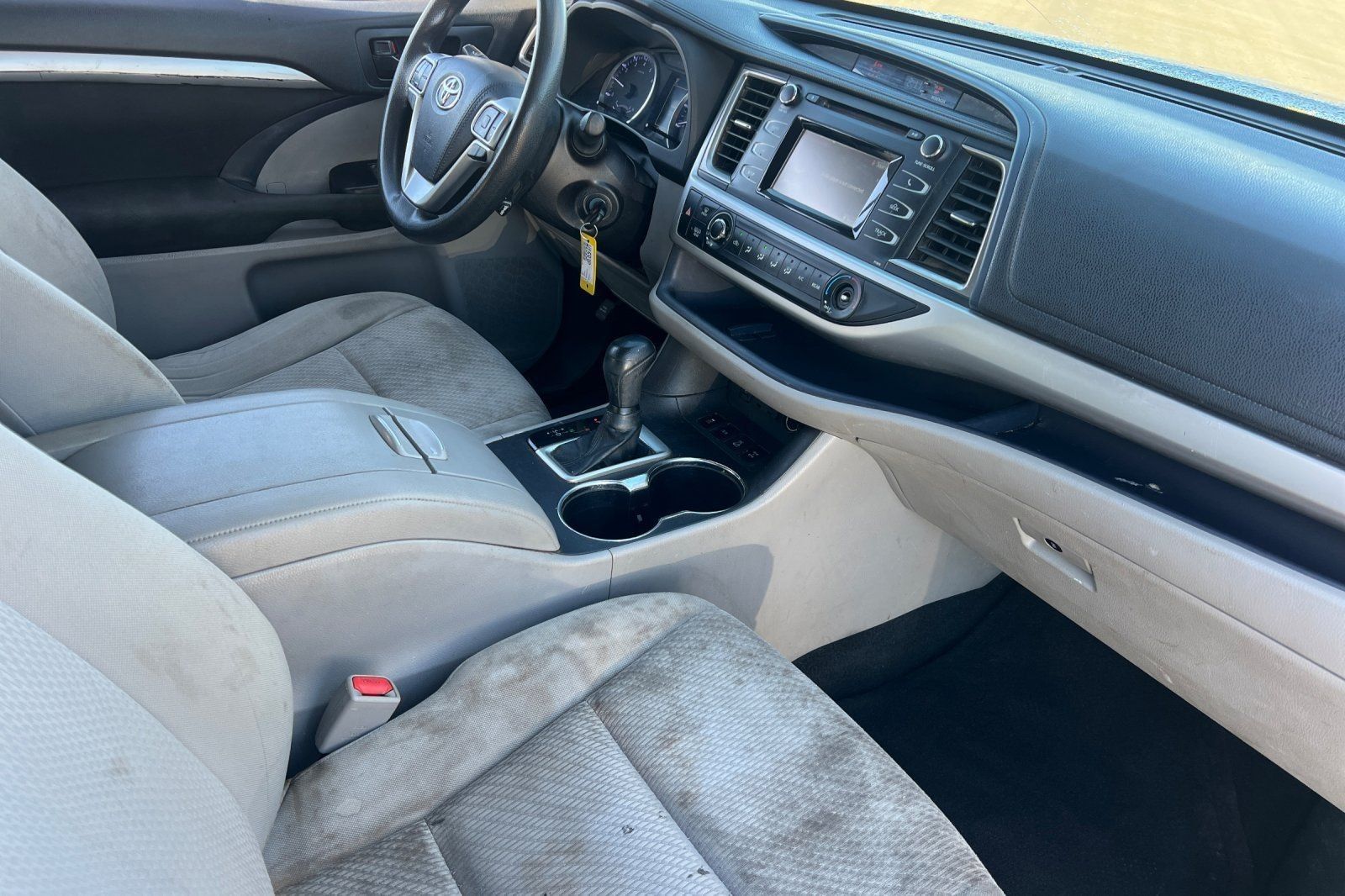 2019 Toyota Highlander LE - Photo 14