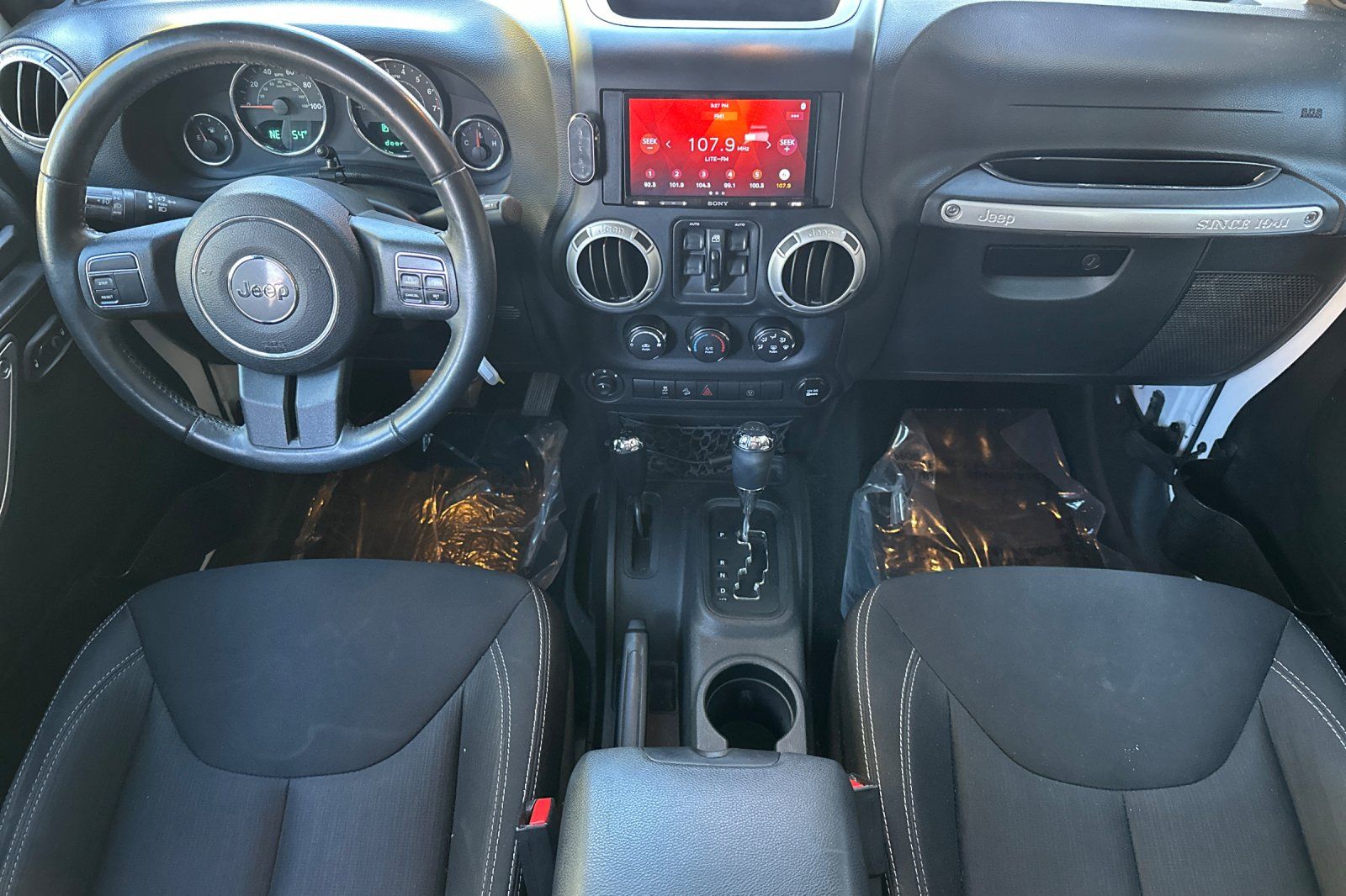 2014 Jeep Wrangler Unlimited Sahara - Photo 13