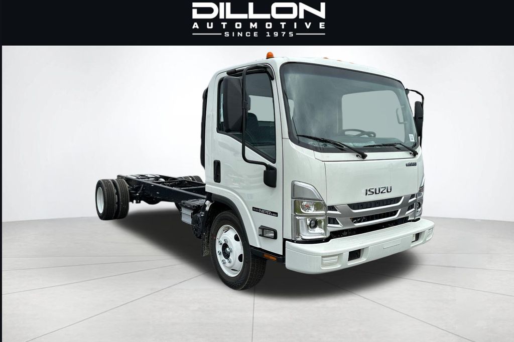 2026 Isuzu NPR's photo