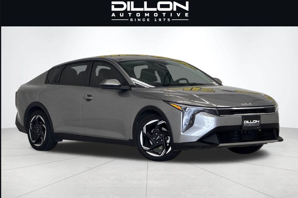 2025 Kia K4 EX AT's photo