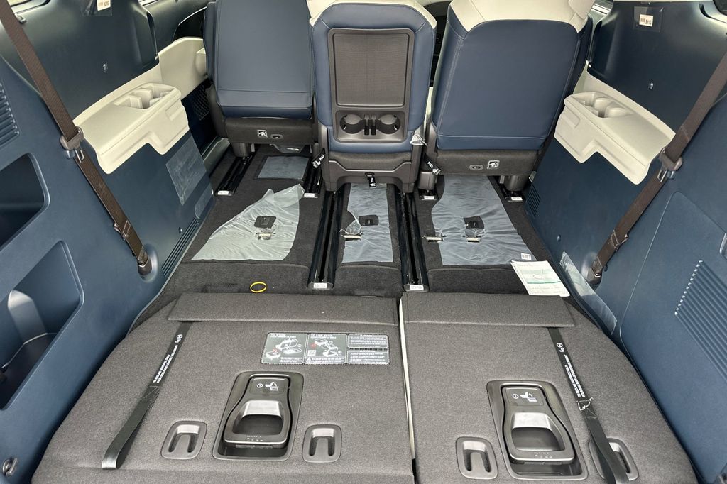 2025 Kia Carnival SX - Photo 15