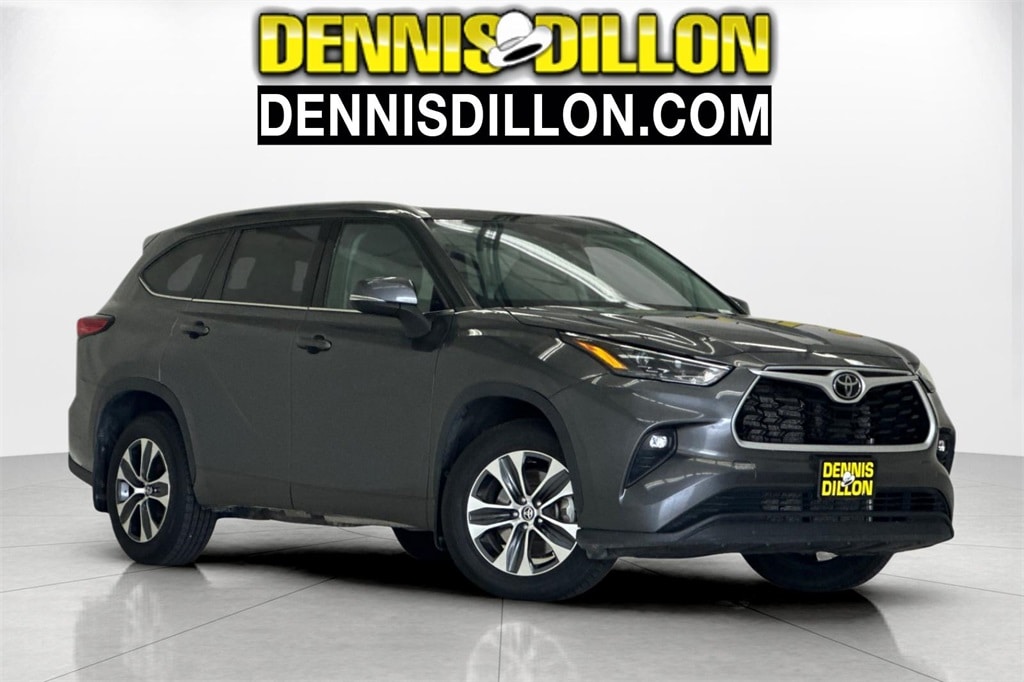 Used 2022 Toyota Highlander XLE with VIN 5TDHZRBH6NS589690 for sale in Boise, ID