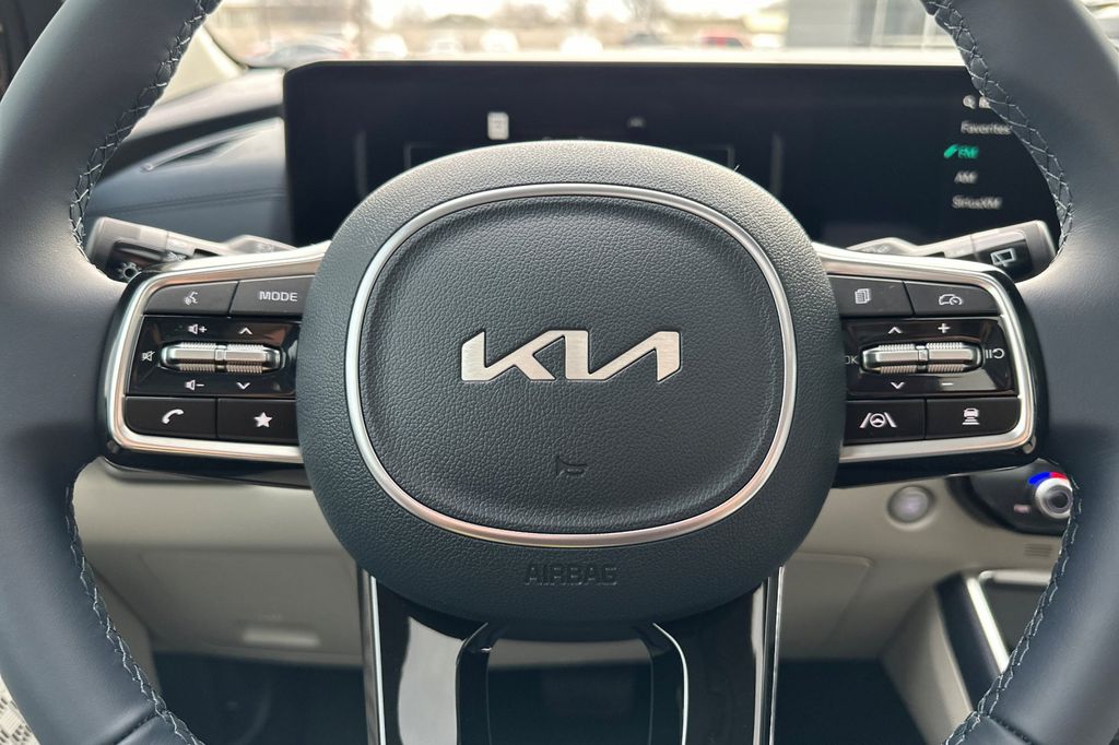 2025 Kia Carnival SX - Photo 24