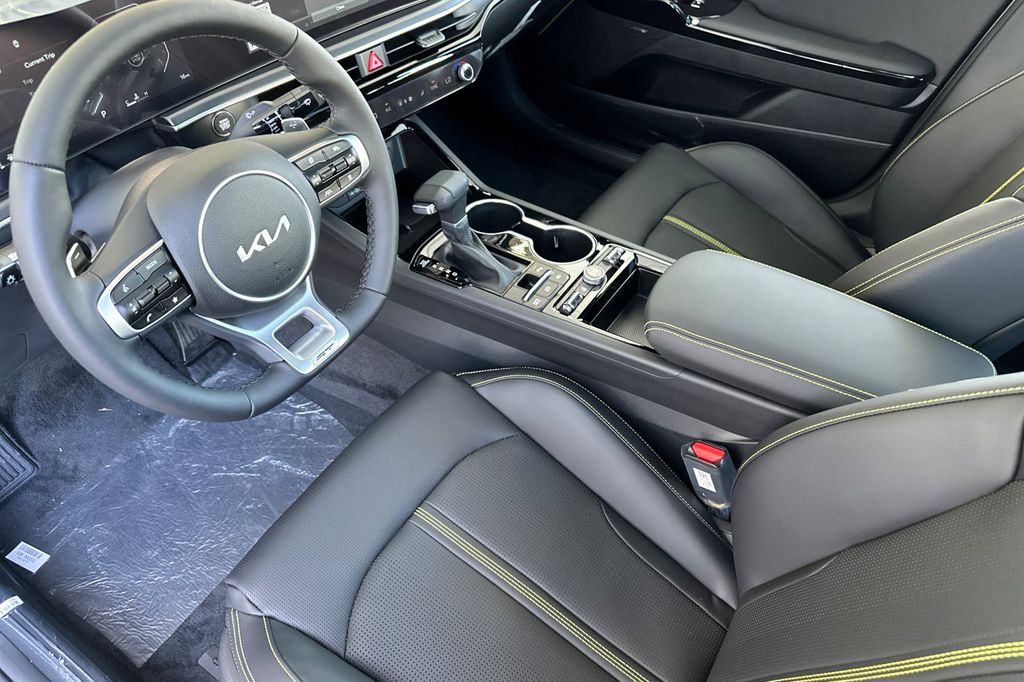 2026 Kia K5 GT - Photo 4