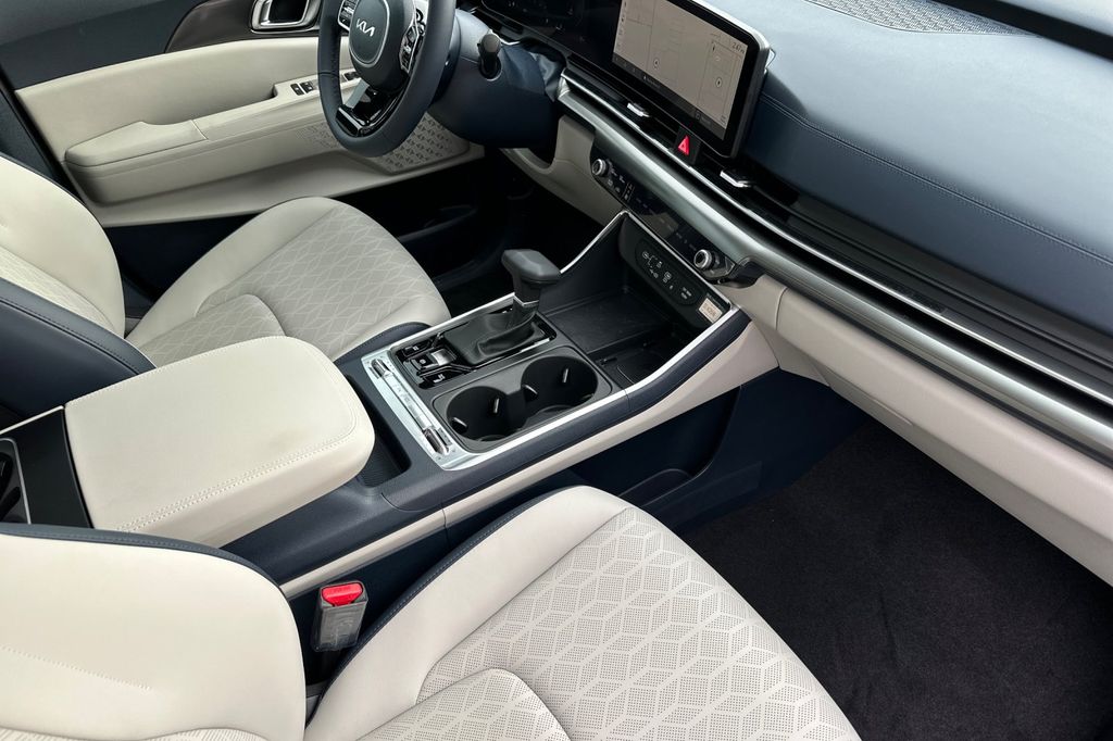 2025 Kia Carnival SX - Photo 16