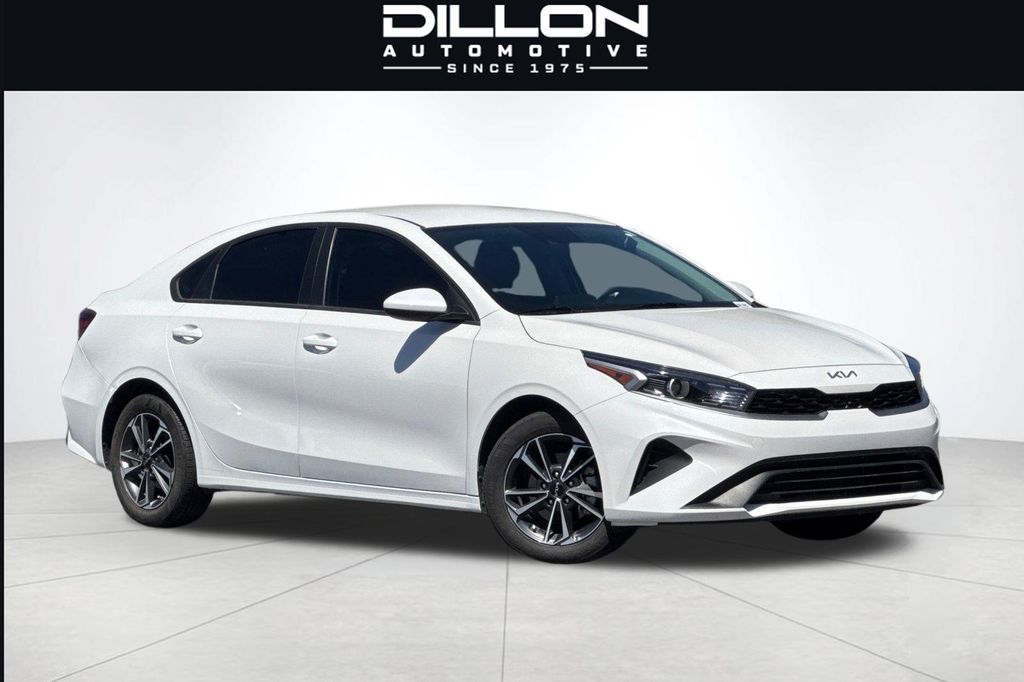 2023 Kia Forte LXS AT's photo