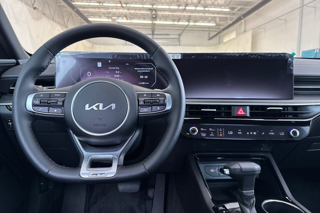 2026 Kia K5 GT - Photo 13