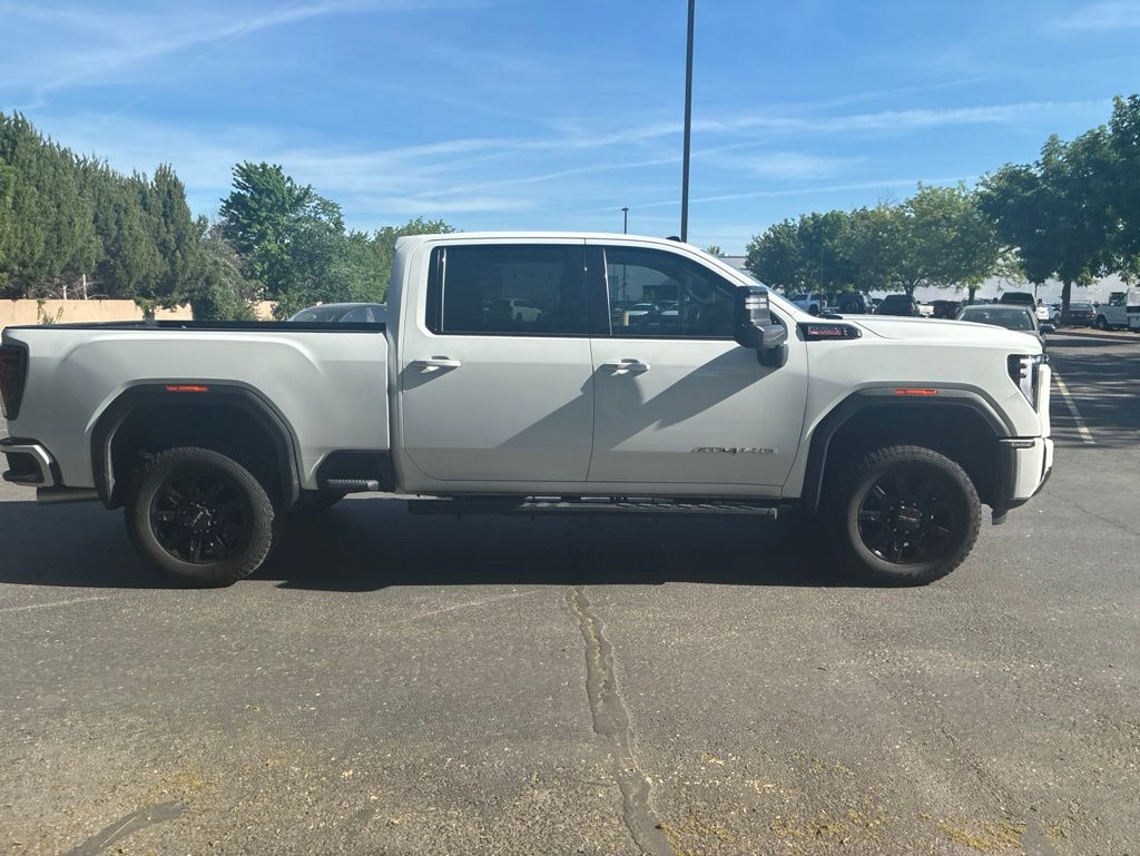 2024 GMC Sierra 4WD Crew Cab Standard Box AT4's photo