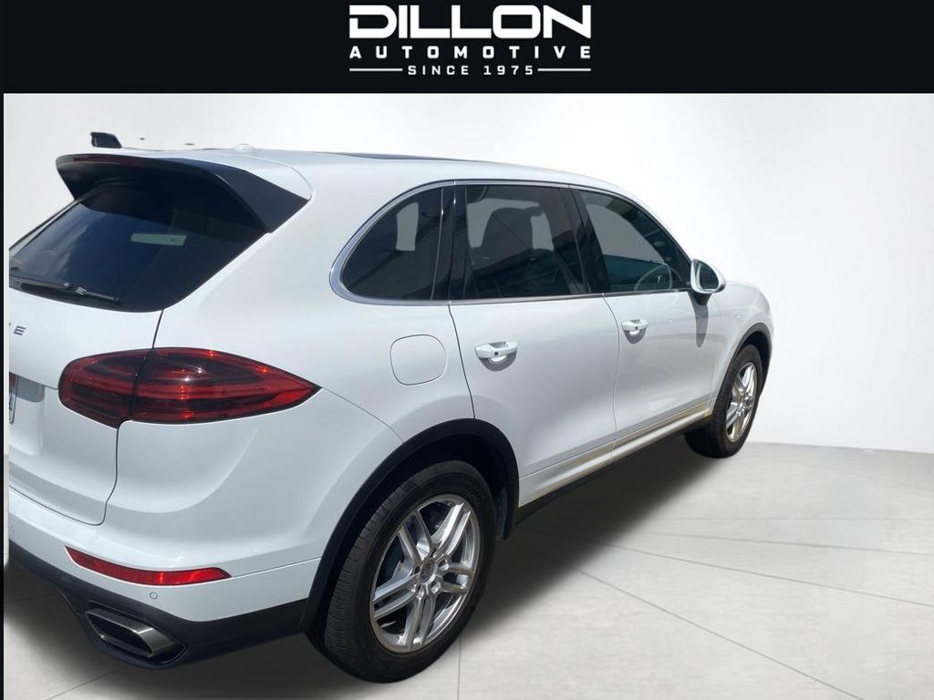 2018 Porsche Cayenne Platinum Edition's photo