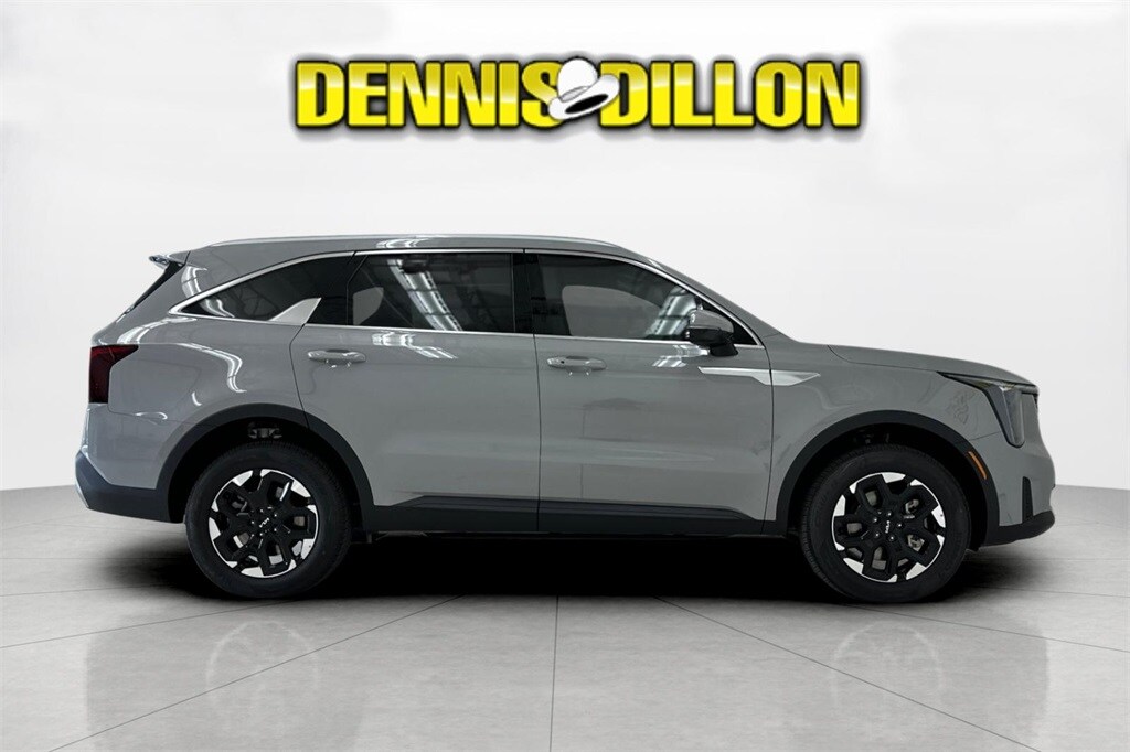 2026 Kia Sorento S photo 2