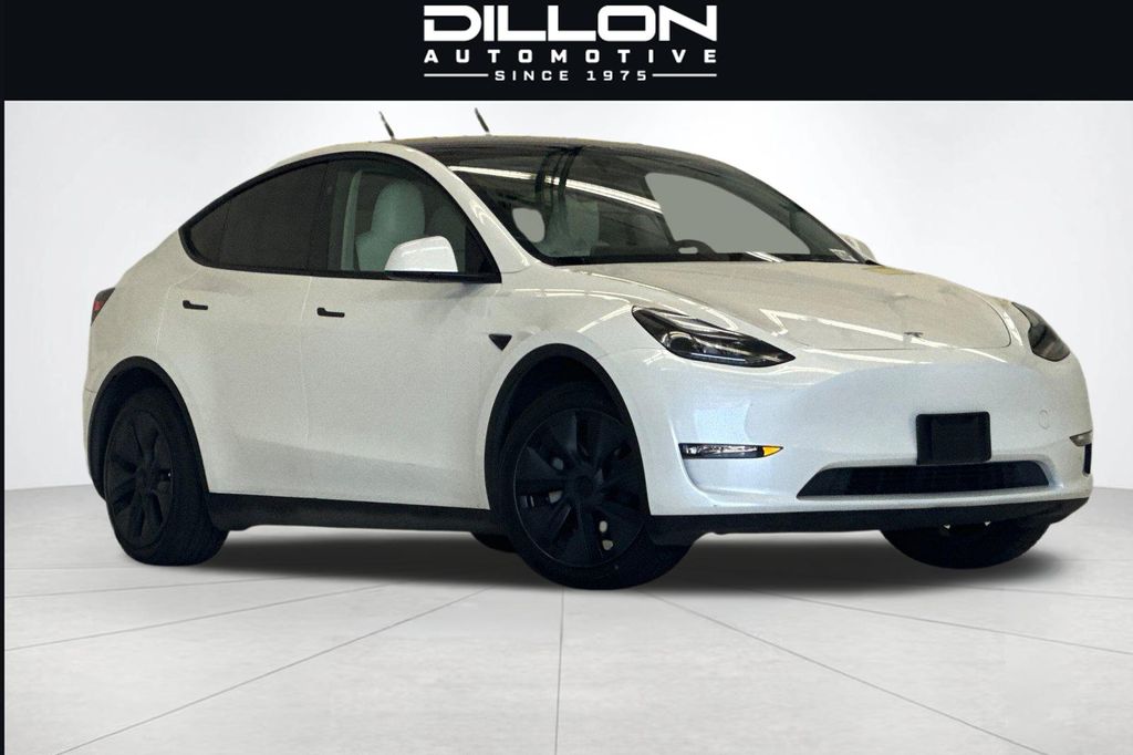2025 Tesla Model Y Long Range Dual Motor All-Wheel Drive's photo