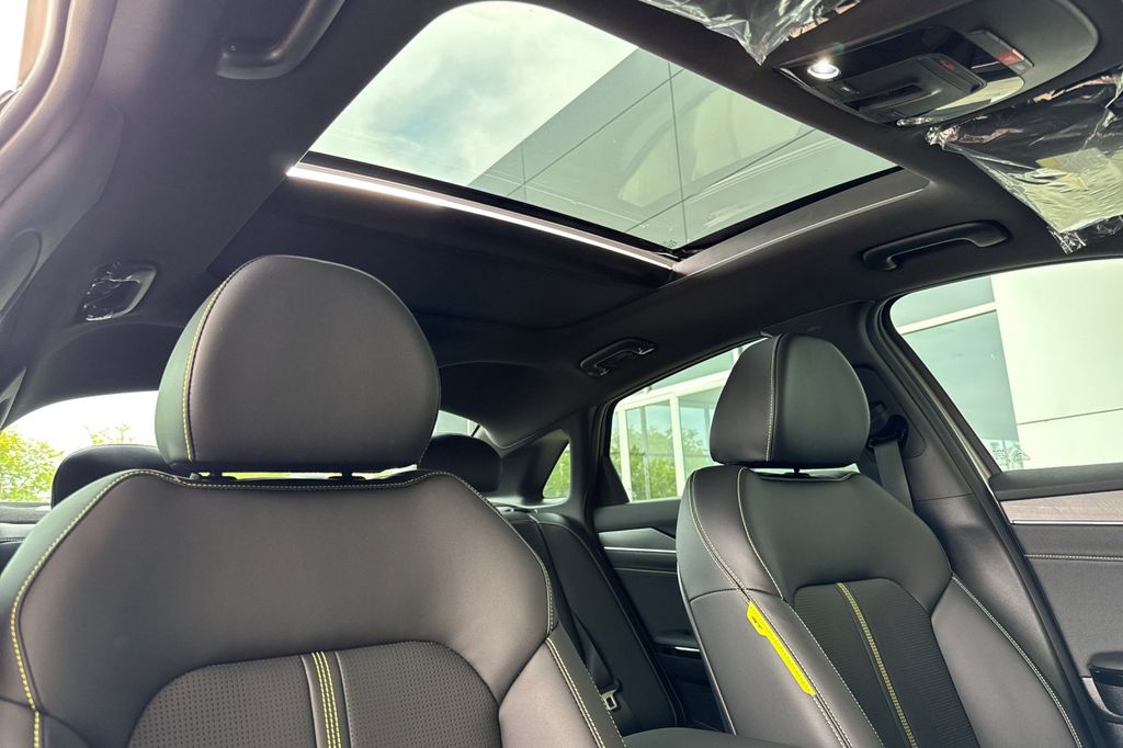 2026 Kia K5 GT - Photo 15
