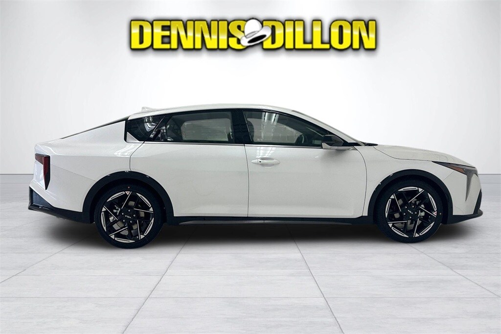 2025 Kia K4 GT-Line photo 3