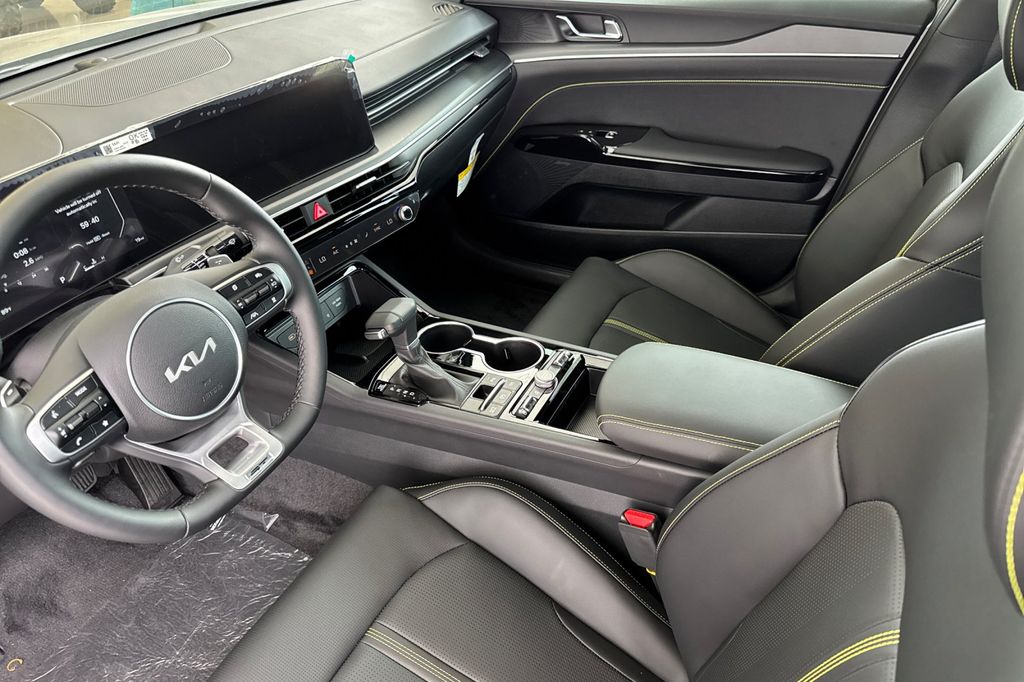 2026 Kia K5 GT - Photo 9