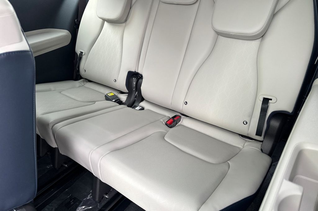 2025 Kia Carnival SX - Photo 14