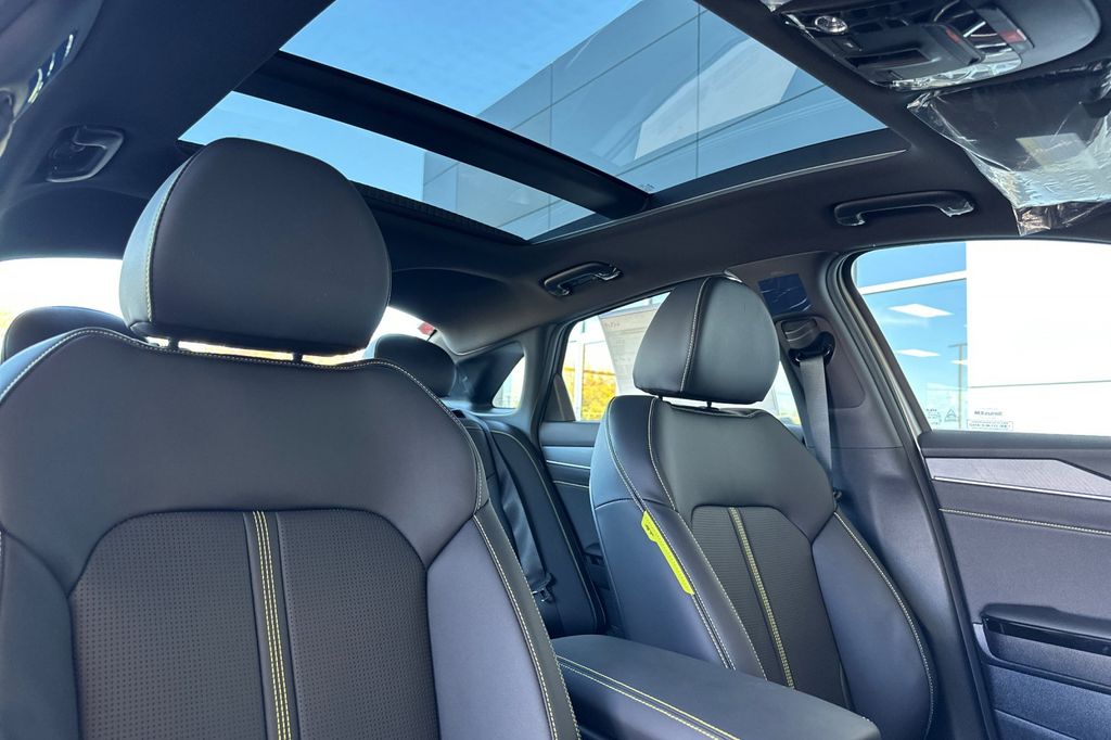 2026 Kia K5 GT - Photo 17