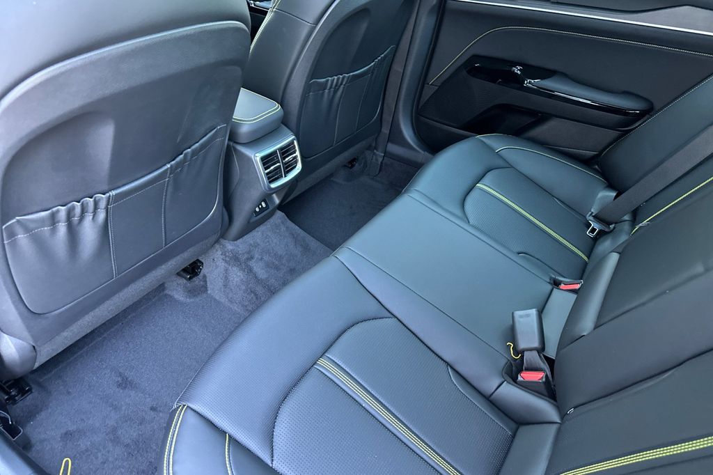 2026 Kia K5 GT - Photo 11