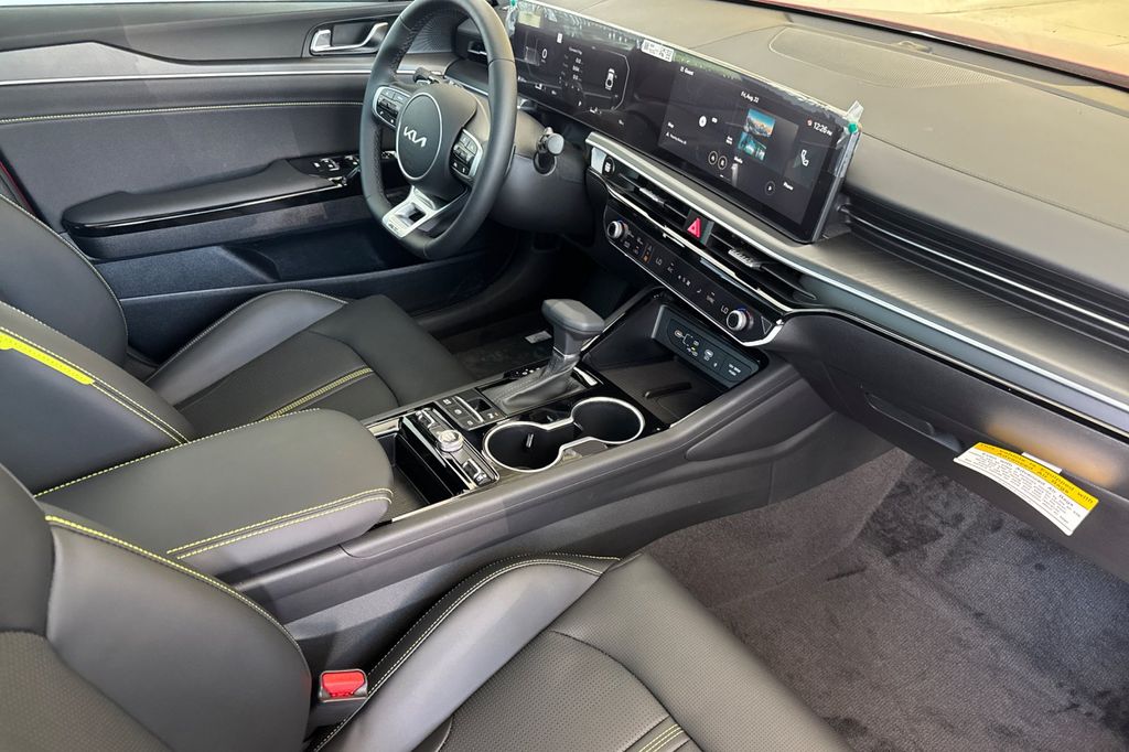 2026 Kia K5 GT - Photo 14