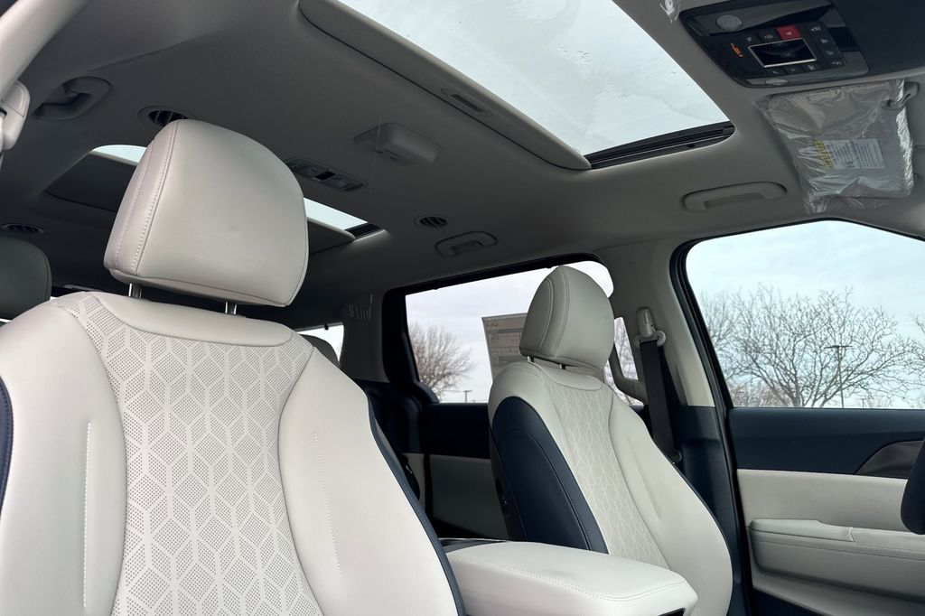 2025 Kia Carnival SX - Photo 17