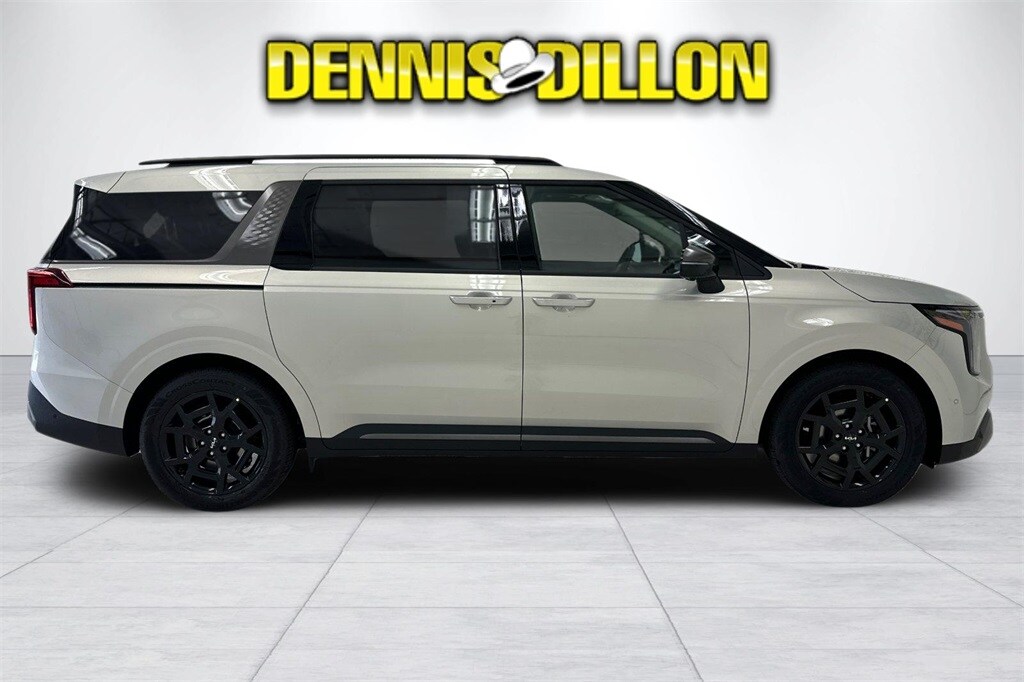 2025 Kia Carnival SX photo 3