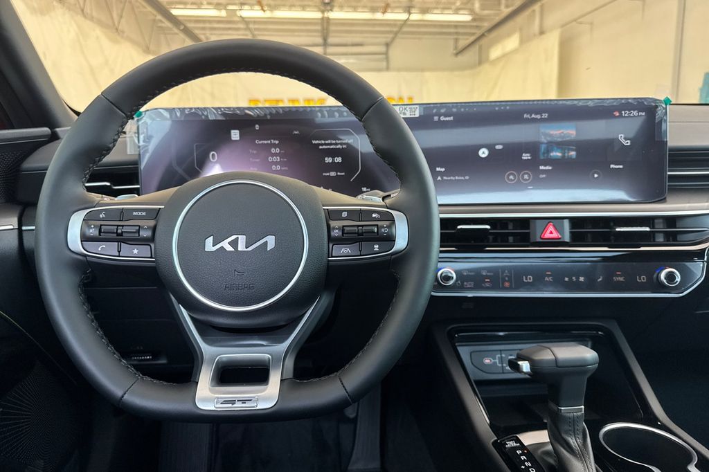 2026 Kia K5 GT - Photo 13