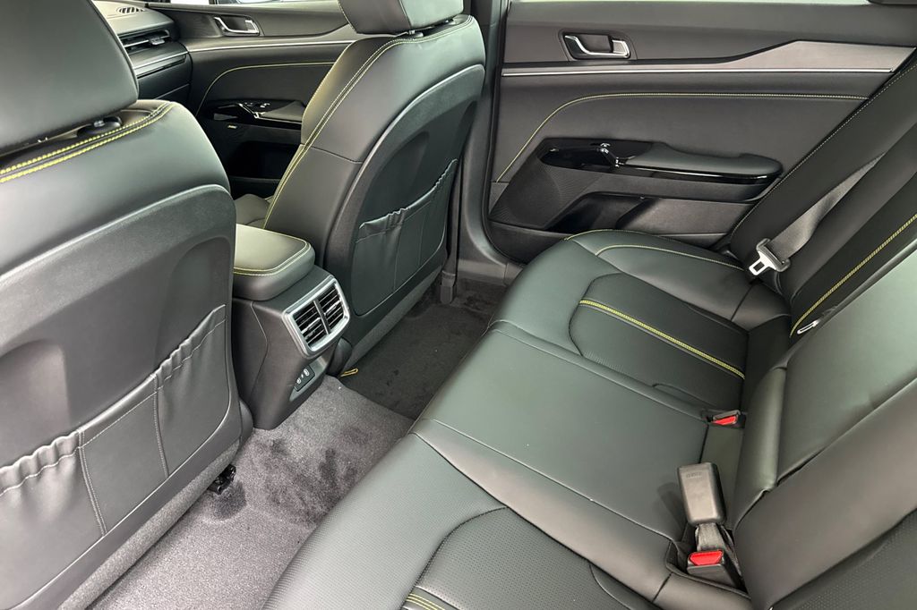 2026 Kia K5 GT - Photo 11