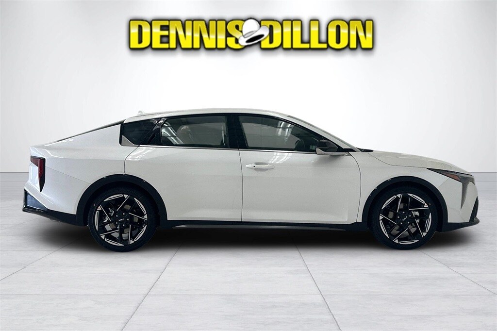 2025 Kia K4 GT-Line photo 3