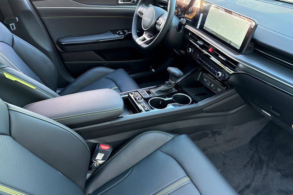 2026 Kia K5 GT - Photo 16