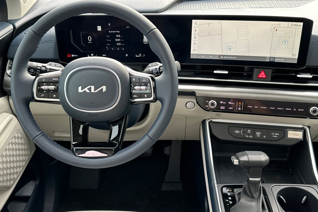 2025 Kia Carnival SX - Photo 13