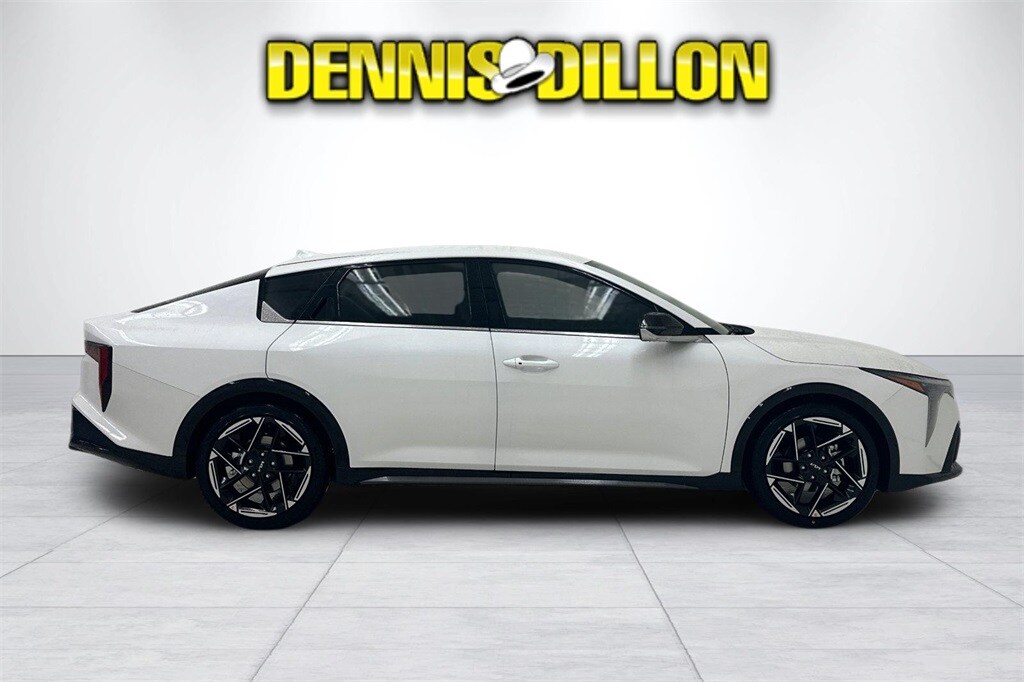 2025 Kia K4 GT-Line photo 3