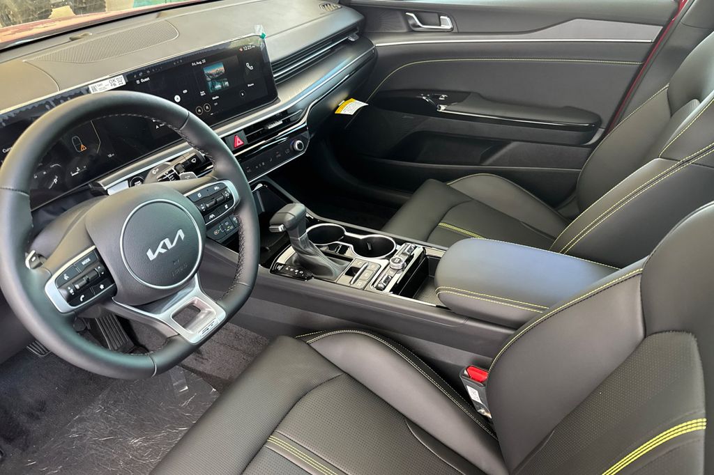 2026 Kia K5 GT - Photo 9