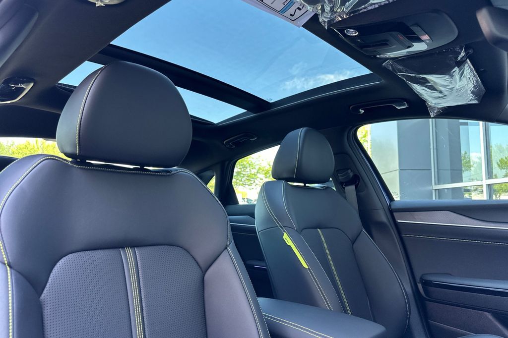 2026 Kia K5 GT - Photo 15