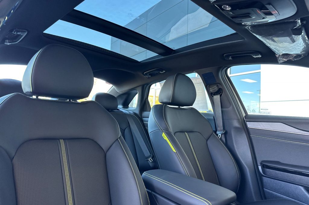 2026 Kia K5 GT - Photo 17