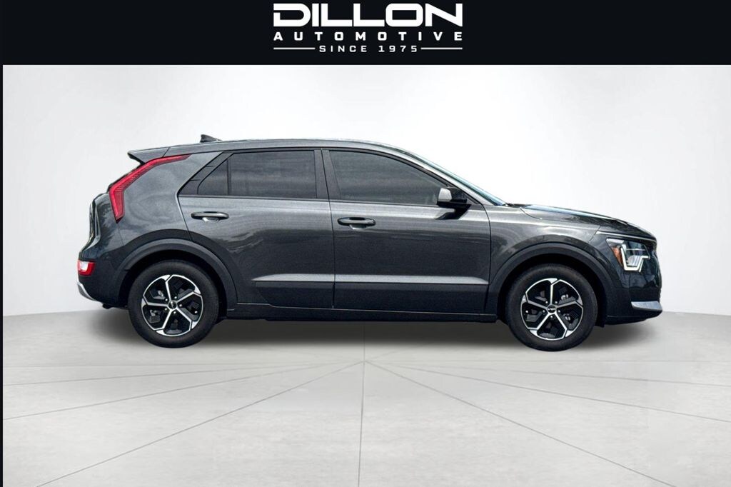 Used 2024 Kia Niro LX SUV