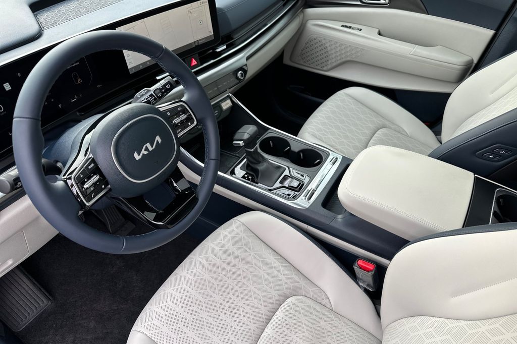 2025 Kia Carnival SX - Photo 9