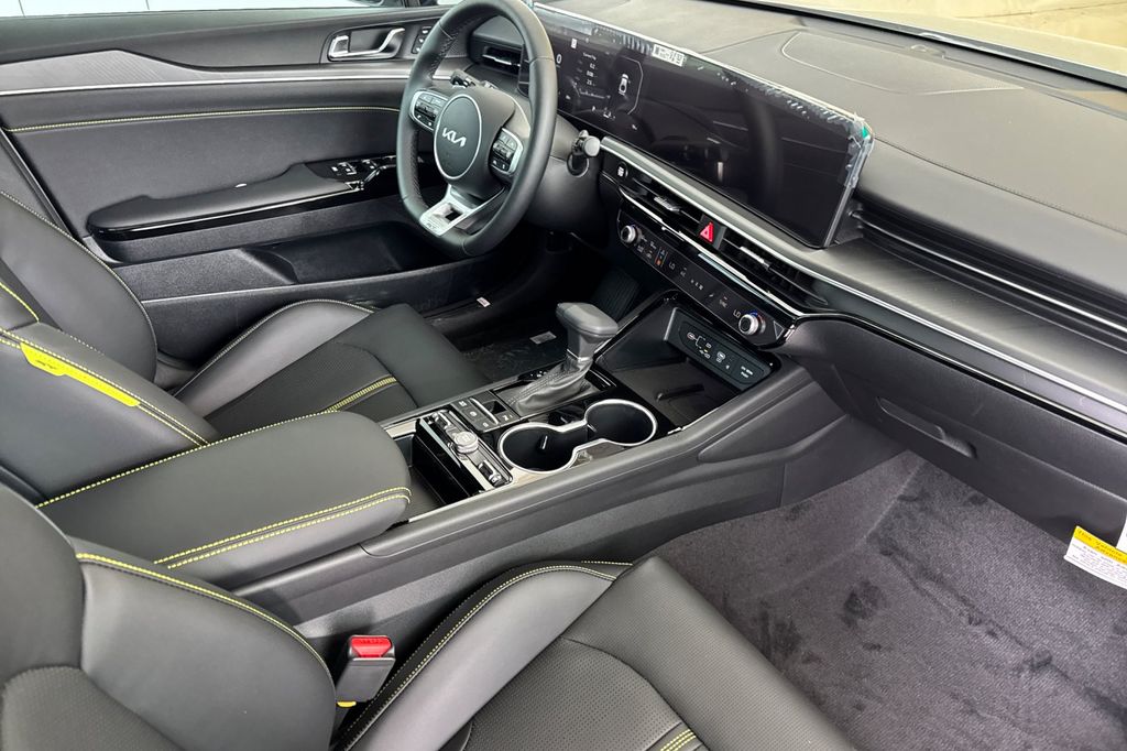 2026 Kia K5 GT - Photo 14