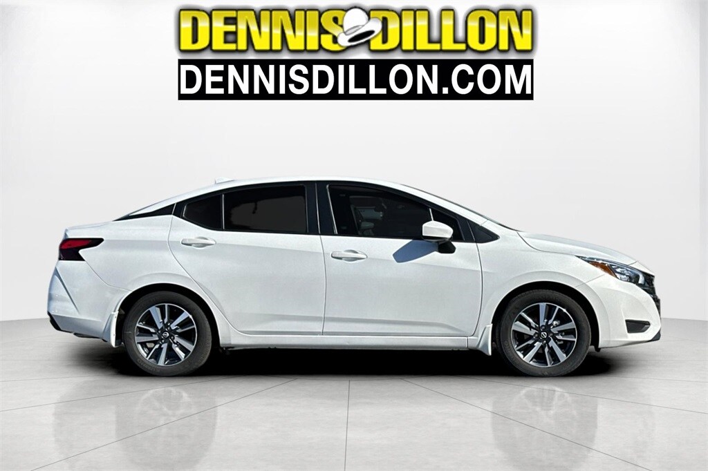 2025 Nissan Versa 1.6 SV photo 2