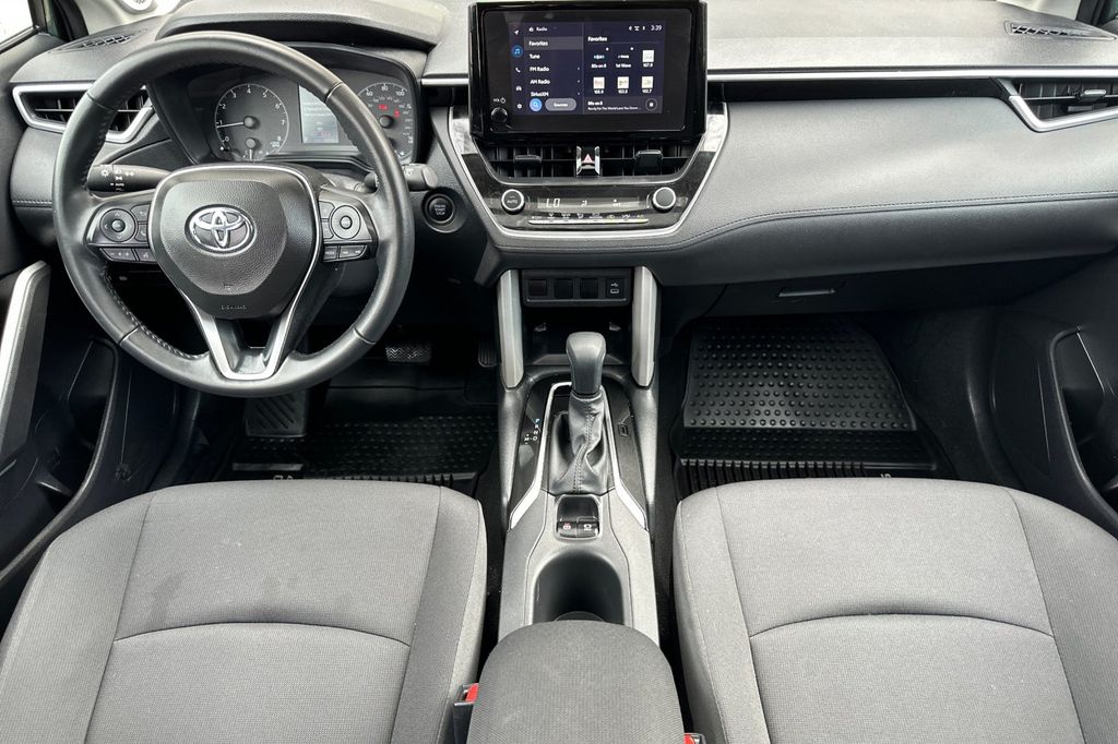 2024 Toyota Corolla Cross LE - Photo 13