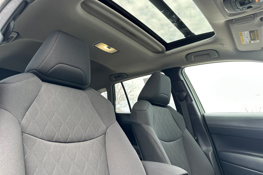2024 Toyota Corolla Cross LE - Photo 17