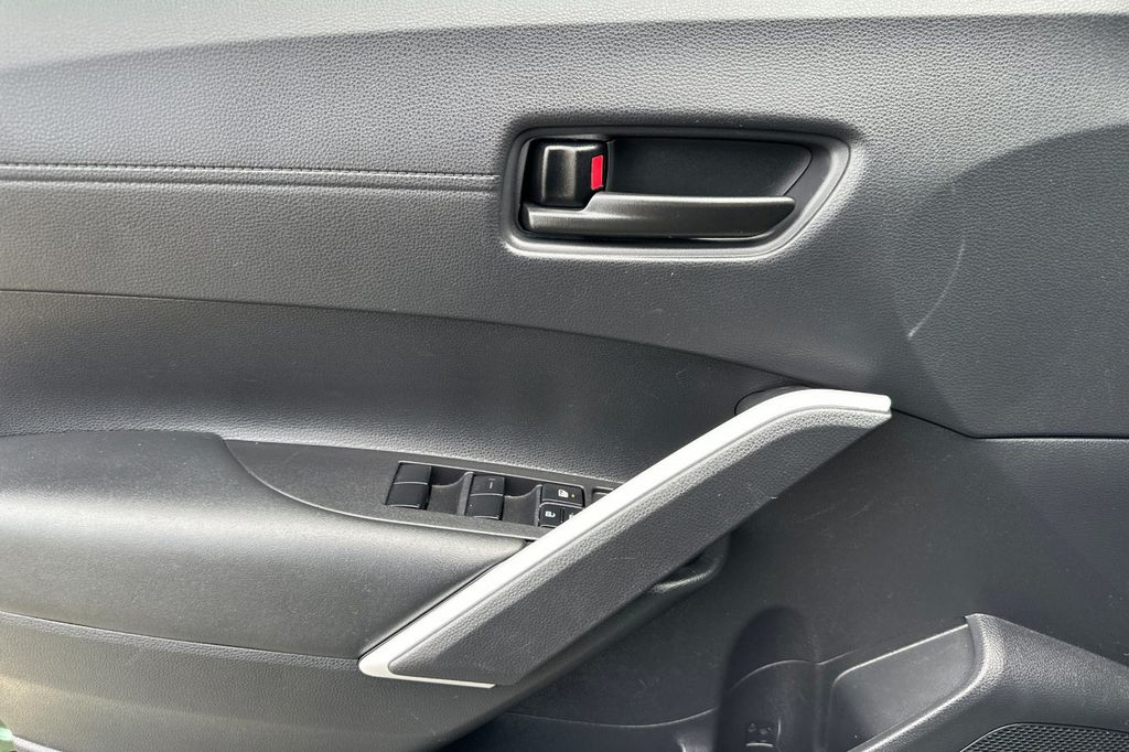 2024 Toyota Corolla Cross LE - Photo 11